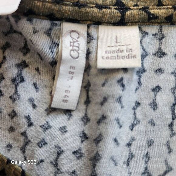 f5 Cato blouse, green with sheer black front neckline - Picture 5 of 7